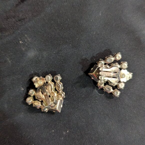 Vintage Rhinestone Clip-On Earrings With Blue Stones & Silver Tone Metal - Picture 6 of 8